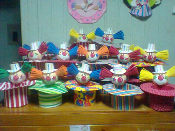 Centro de mesa palhaço no chapeu